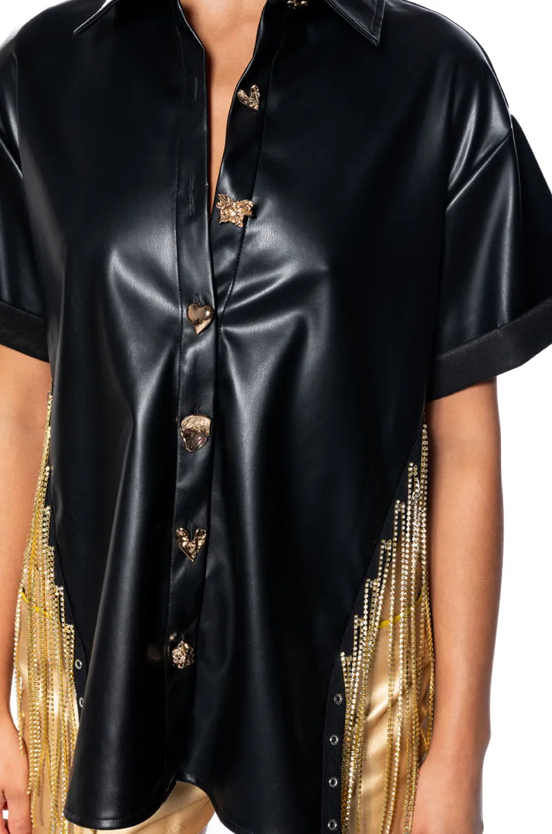 ABOVE AVERAGE CHAIN DETAIL BUTTON DOWN TOP