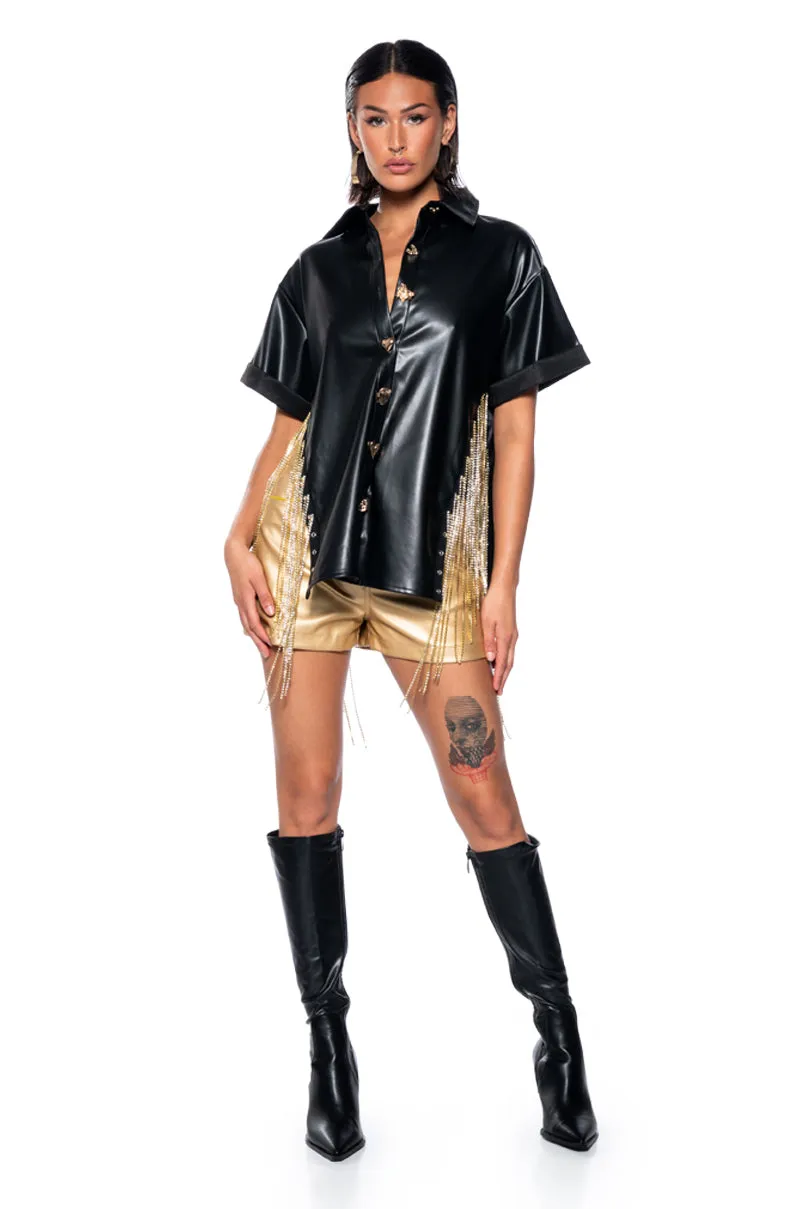 ABOVE AVERAGE CHAIN DETAIL BUTTON DOWN TOP