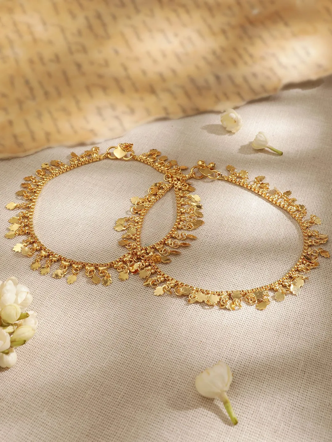Gilded Splendor 22K Gold-Plated Linked Chain Anklet - A Statement of Glamour