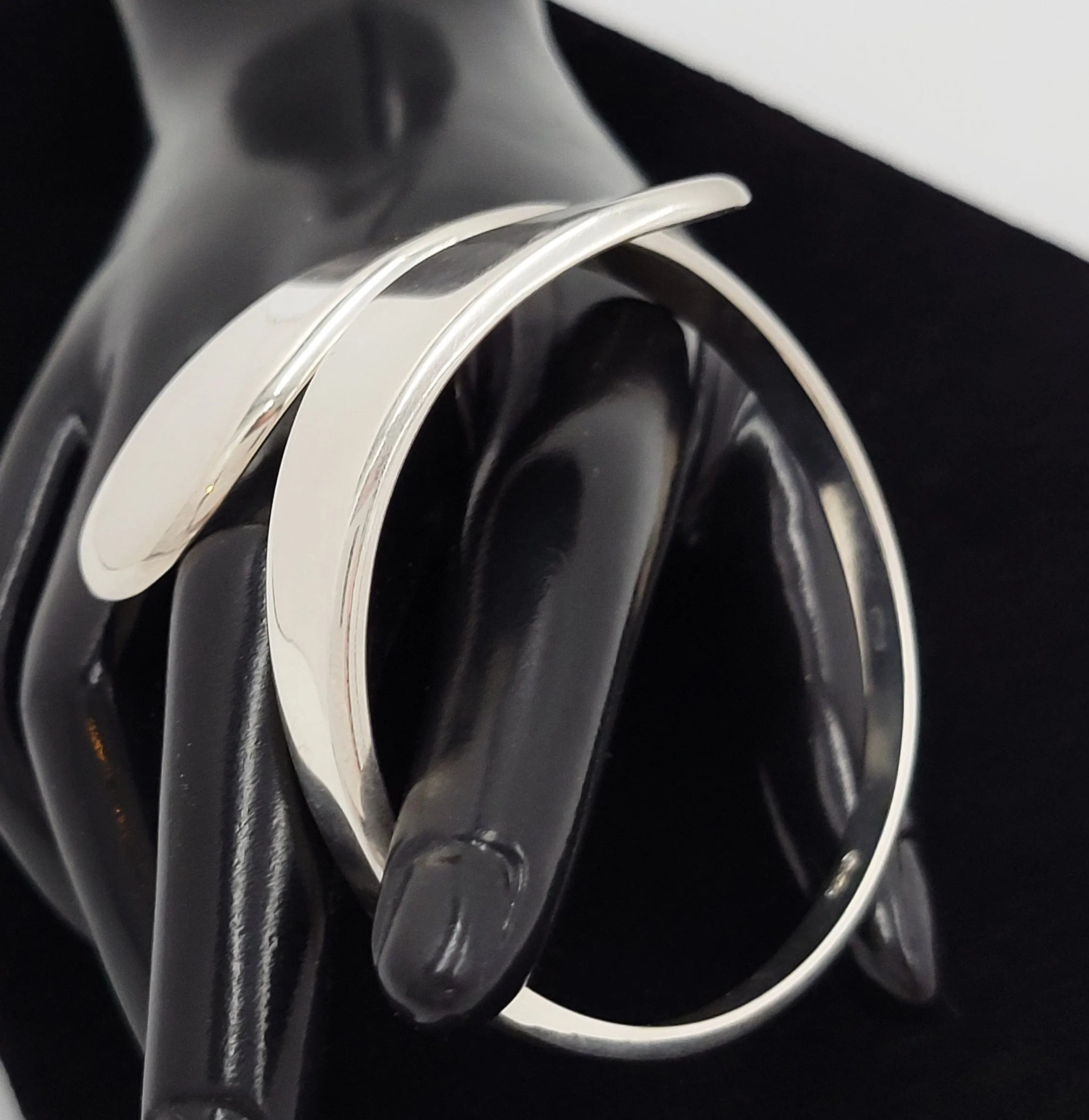 Rare Danish Designer Einar Sorensen HEFTY Sterling Modernist Bangle Circa 1960s