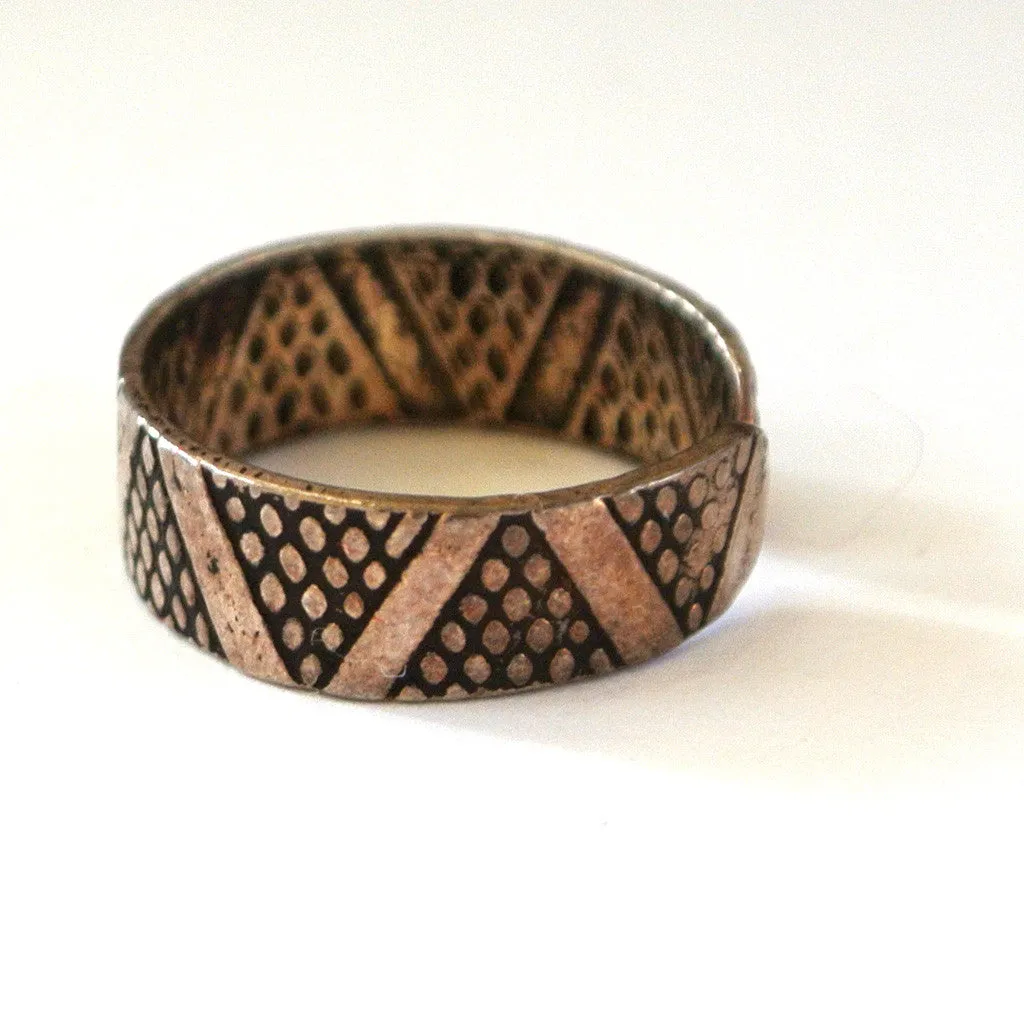 Silver-Toned Geometric Patterned Toe Ring