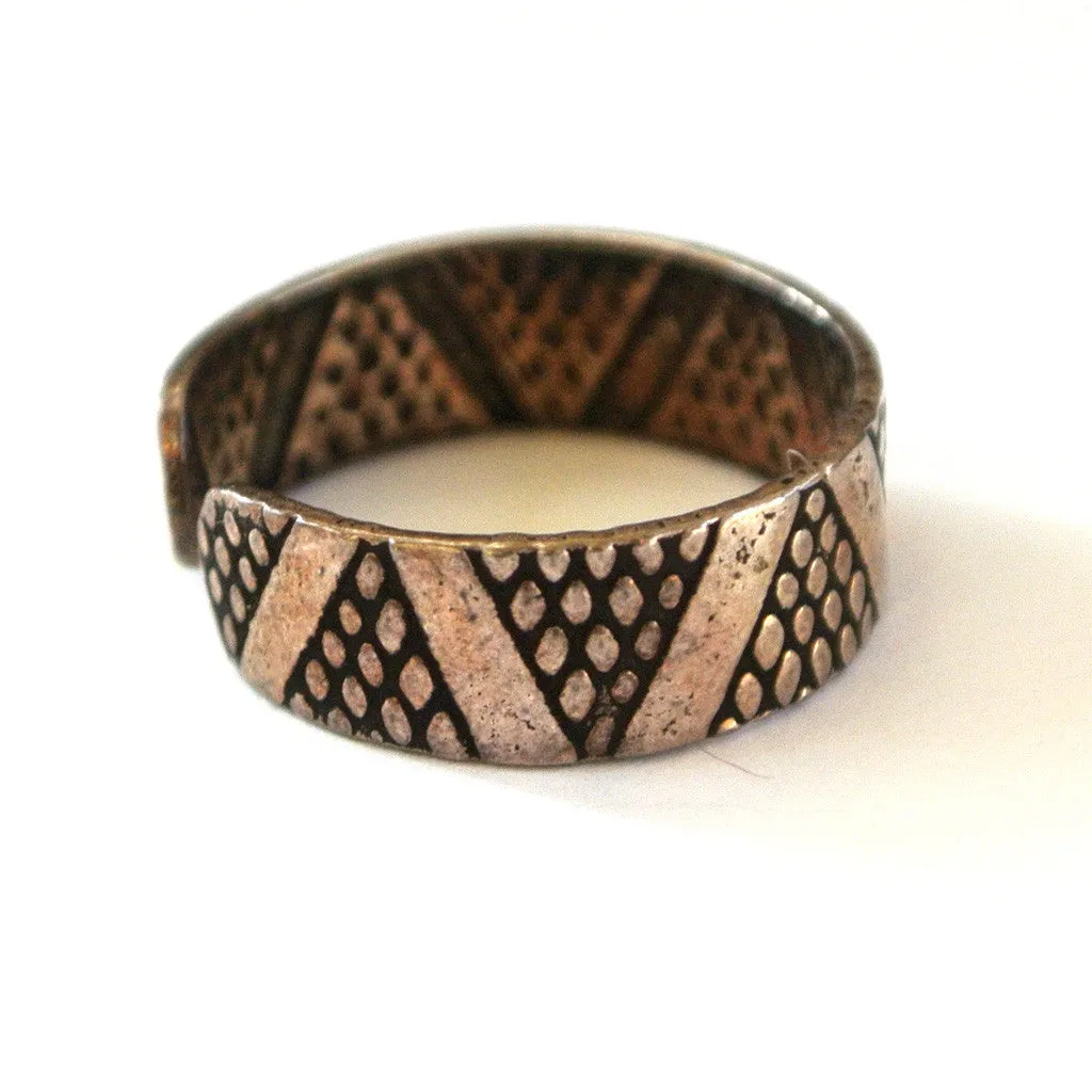 Silver-Toned Geometric Patterned Toe Ring