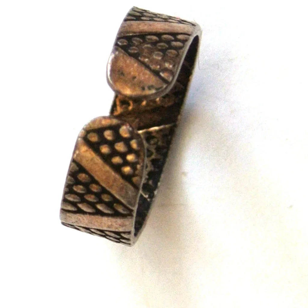 Silver-Toned Geometric Patterned Toe Ring