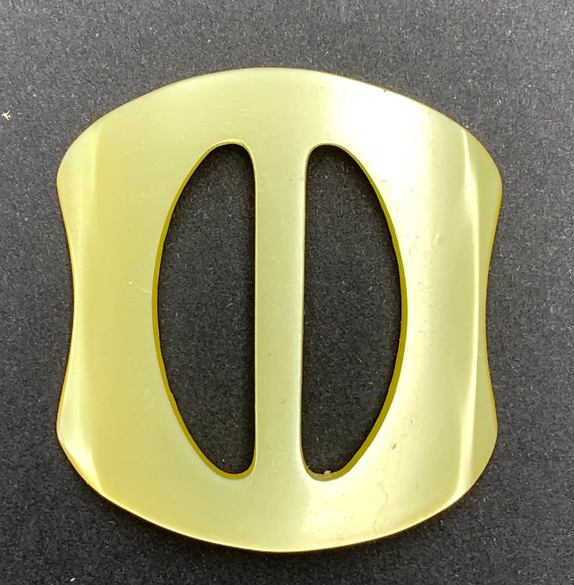 Sweet Little 1940s Glowing Yellow Lucite 3.8cm Belt Buckle