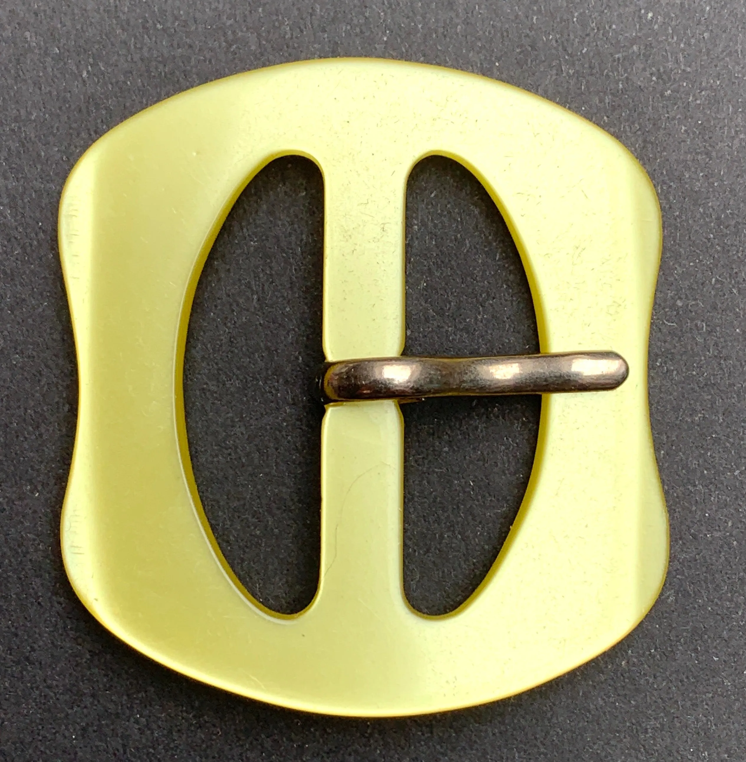 Sweet Little 1940s Glowing Yellow Lucite 3.8cm Belt Buckle