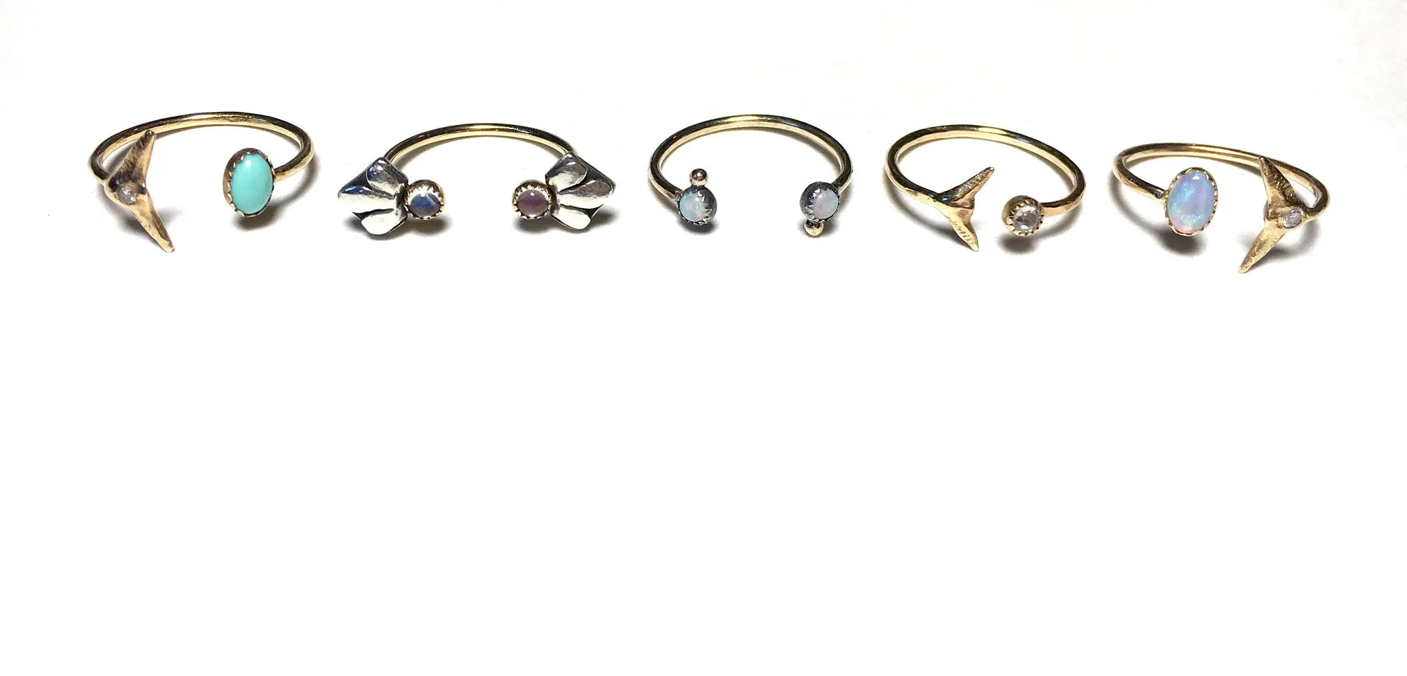 tail fin ring with oval cabochon