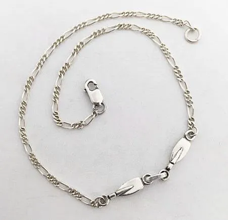 Two Petite Rowing Tulip Blades with Figaro Chain Anklet