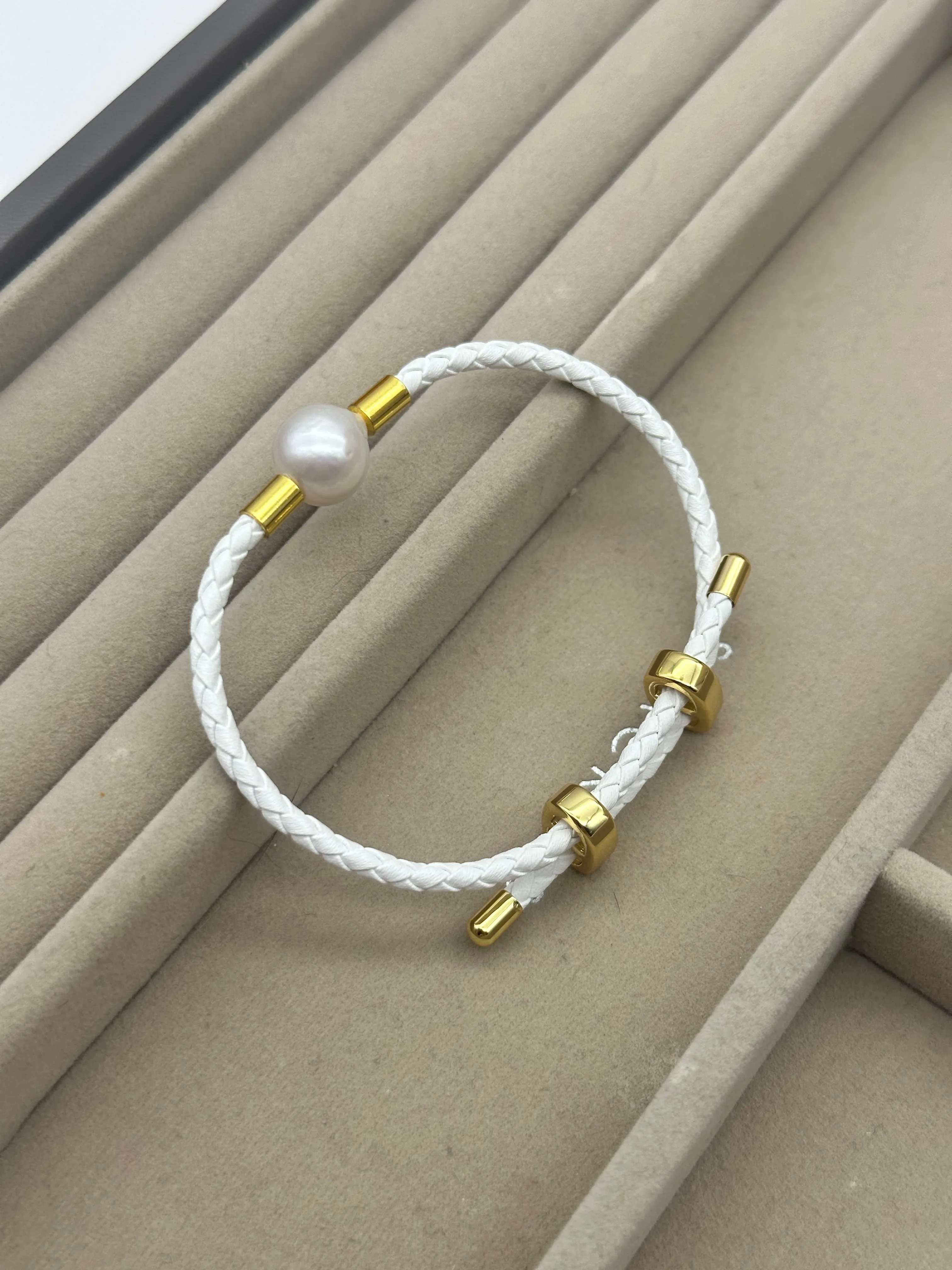 White Edison Freshwater Pearl Leather Bracelet